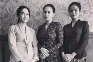 7 Foto Dian, Acha & Ayushita pakai kebaya banjir pujian, kenapa?