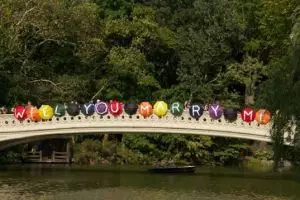 20 Cara melamar pasangan ini antimainstream, bisa jadi inspirasimu