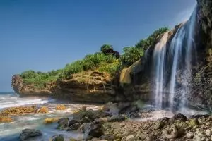 10 Air terjun paling keren di Jogja, bikin nggak sabar piknik ya!