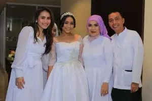 Yuk intip gaya hidup mewah ibunda Ayu Ting Ting, ngehits abis!