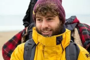 Cowok ini jalan kaki dari Inggris ke Irlandia demi dana amal, salut!