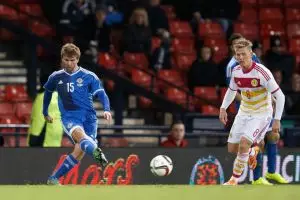 Demi sang istri, pemain Irlandia Utara ini tinggalkan Euro, kenapa ya?