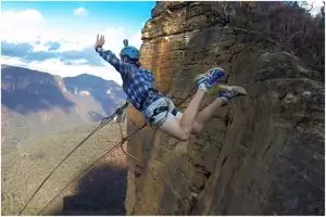 Ini 4 aksi ropeswing paling ekstrem, baru lihat aja udah gemetaran