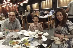 Rossa buka puasa bareng mantan suami, netizen ribut siapa yang bayar