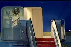 Pesawat sudah mendarat 20 menit, Obama belum juga turun, dibajak?