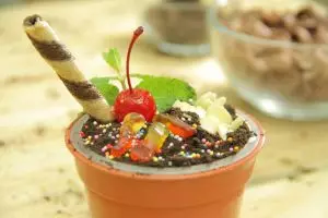 Sambil nunggu buka puasa, bikin Ice Cream Pot buat takjil yuk!