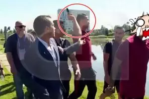 Cristiano Ronaldo buang mic reporter ke danau, kenapa ya? 