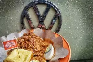 Terkenal lezat, Ketoprak Kuburan racikan polisi ini diserbu pembeli