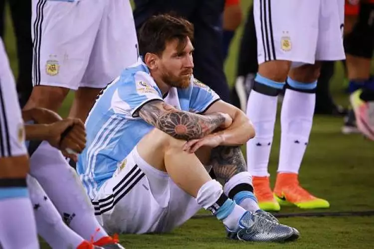 Tiga kali gagal di final, Messi memutuskan pensiun dari timnas?