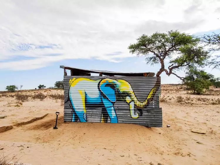 13 Mural tema gajah ini menyatu dengan objek sekitar, keren banget!