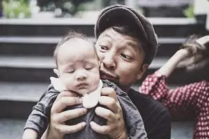 10 Foto tunjukkan keharmonisan keluarga Agus Ringgo, bikin jomblo iri!