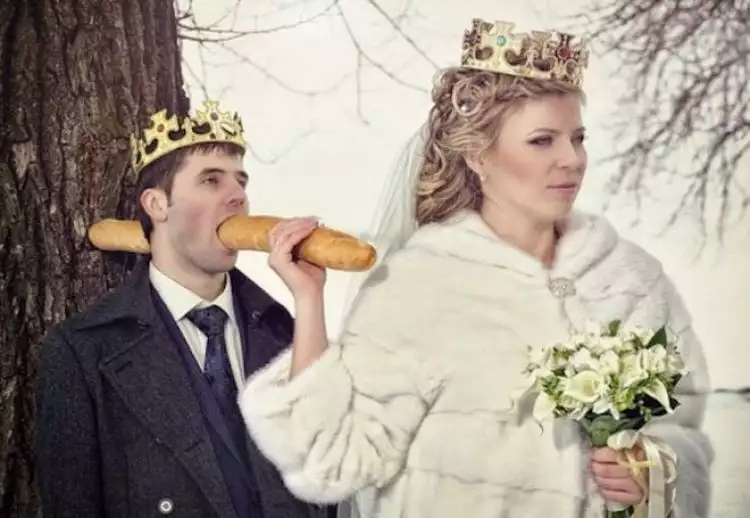 12 Foto pernikahan orang Rusia ini aneh banget, bikin gagal paham!