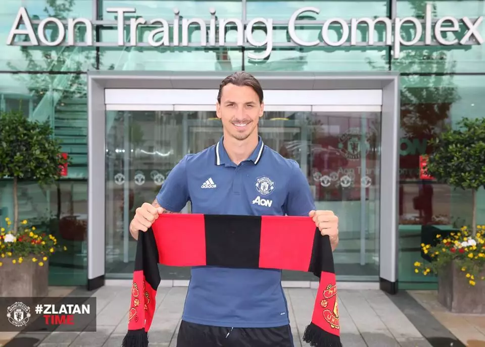 Zlatan Ibrahimovic resmi menjadi pemain MU