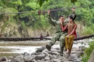 Mesranya 10 foto prewedding ala TNI-Polri, ngalahin pasangan DOTS deh!