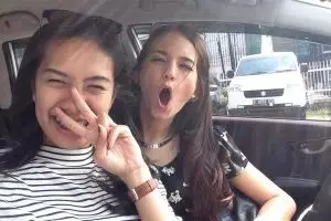 15 Pose andalan kekinian kala selfie, kamu pernah yang mana nih?