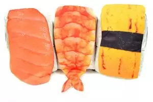 Kamu bakal ngiler melihat sushi jumbo ini, awas jangan dimakan!