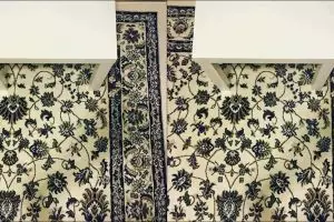 Kalau ngaku matamu jeli, coba temukan ponsel di karpet ini