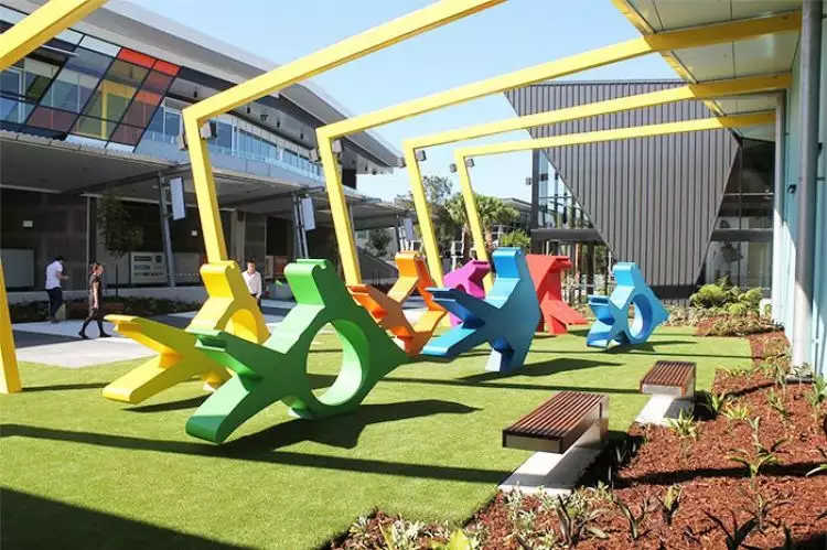 21 Bandara ini ada instalasi karya seninya, bikin betah nunggu delay