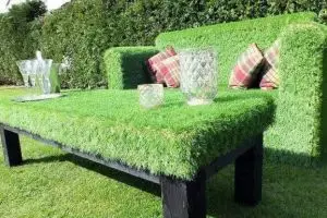 7 Meja dan kursi mirip rumput, bikin mata segar lihatnya! 