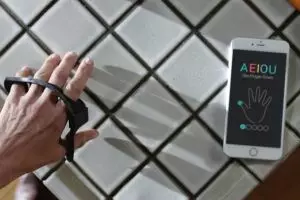 Tak harus di layar HP, alat ini bantu mengetik pesan dari mana pun!