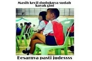 11 Meme 'posisi duduk' ini bikin kamu geli-geli gimana gitu!