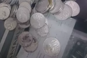 Netizen kumpulkan koin untuk pengemudi mobil rental ini, ada apa?