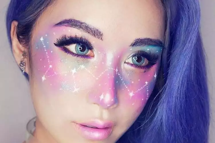 Galaxi makeup, tren tampil cantik buat kamu yang berani lukis wajah!