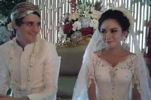 Uniknya pasangan ini, langsungkan ijab qabul dengan dua bahasa berbeda