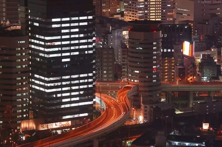 7 Foto jalan tol bisa menembus gedung di Osaka Jepang ini keren banget