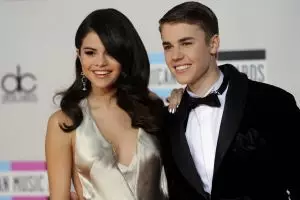 Deretan lagu Selena Gomez ini ditujukan ke Justin Bieber, baper nih?
