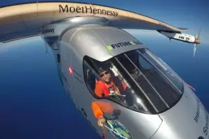 Solar Impulse, pesawat tenaga surya yang berhasil kelilingi dunia!