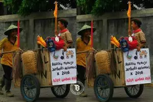 Potret ayah antar anaknya ikut Jambore Pramuka ini bikin salut!