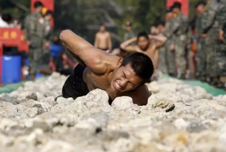 10 Foto latihan ekstrem tentara dari berbagai negara, bikin melongo