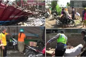 Warga bukannya menolong malah jarah muatan truk terguling ini, miris!