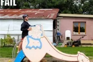 15 Desain nyeleneh arena bermain anak ini bikin tepuk jidat!