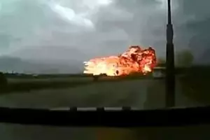 5 Kejadian tak terduga yang terekam kamera mobil, ngilu!