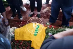 Inilah kaus keberuntungan Mike Mohede, bukan mistis lho...