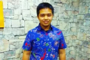 Cowok lulusan Teknik Penerbangan ITB ini memilih jadi guru, keren!