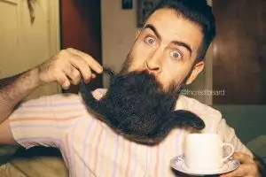 13 Bentuk gokil jenggot ini bikin ngakak loncat-loncat!