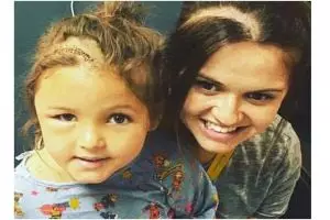 Ibu ini cukur rambut demi sang anak, alasannya bikin terenyuh