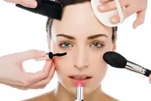 Kamu pengen kulit wajahmu terjaga kekenyalannya? Begini caranya