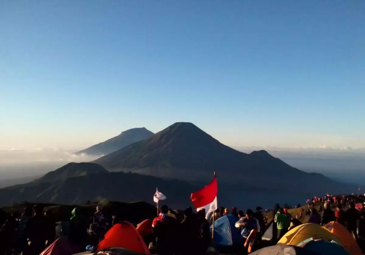 8 Gunung ini sering dijadikan tempat upacara 17 Agustus, yuk ke sana!