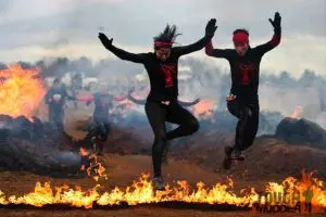 10 Foto cewek ikut tantangan Tough Mudder ini keren, tangguh abis!