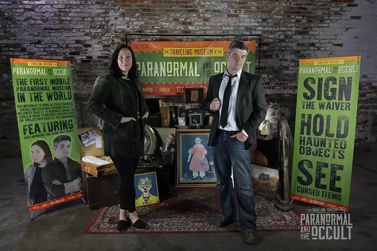 Pasangan ini keliling dunia kenalkan peralatan paranormal lewat museum