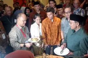 Oh ternyata ini makanan favorit Habibie dan cucunya saat kumpul bareng
