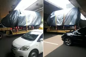 Kepala pesawat N-250 nyangkut di kolong Semanggi, rusak nggak ya?