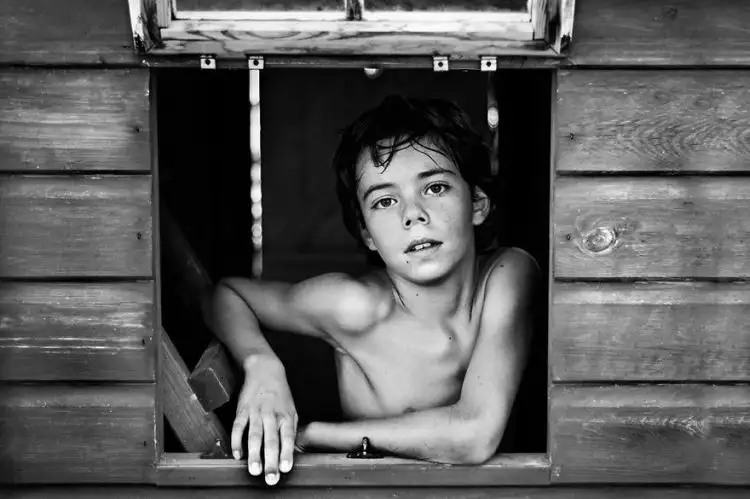 17 Foto hitam-putih terbaik dalam kontes fotografi bertema anak, keren