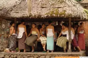 Ini penampilan penduduk asli 15 suku di Indonesia, makin cinta deh