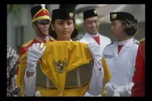 10 anggota Paskibra cantik pembawa bendera pusaka dari tahun ke tahun