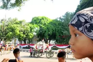 Bendera pusaka diarak, masyarakat penasaran pengen lihat Ki Jaga Raksa